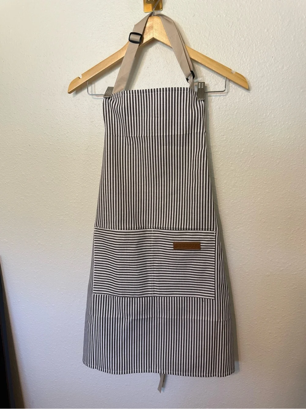 BELUVI Striped Bib Apron Neutral Cream Adjustable Pocket
